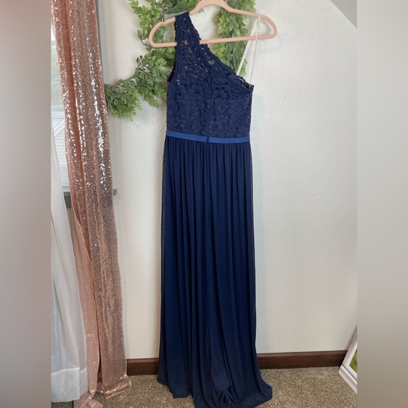 David’s Bridal Bridesmaid Blue Navy Lace Chiffon Dress one shoulder flowy size 6 - Picture 4 of 5